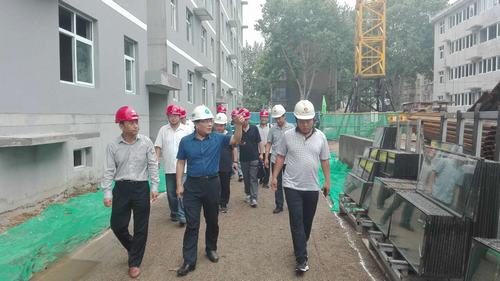 建設(shè)集團副總經(jīng)理王明智一行蒞臨韓城分公司棚戶區(qū)改造項目施工現(xiàn)場檢查指導工作