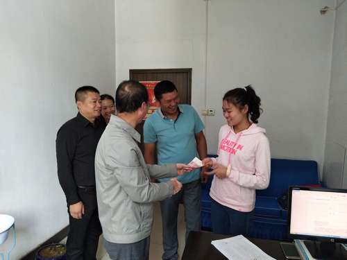 澄合分公司工會“助學(xué)圓夢 愛滿金秋”活動暖人心