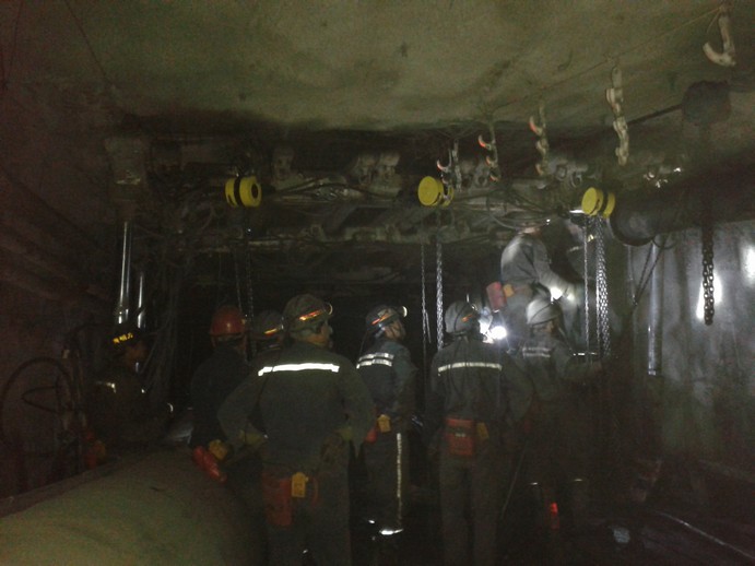 礦建三公司雙龍項目部安全順利拆除掘進(jìn)臨時支護(hù)裝置