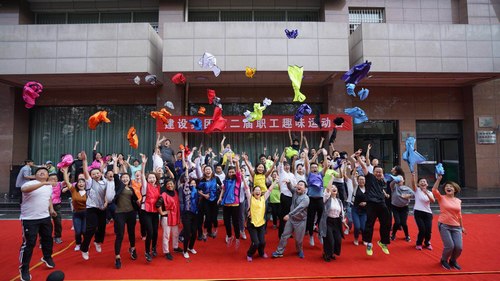 瞧，他們嗨瘋了！