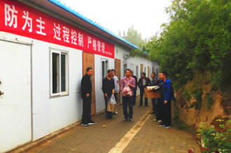 漢中分公司領導節(jié)日檢查施工項目慰問一線員工