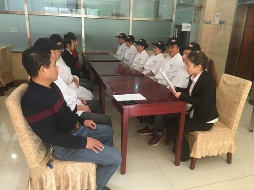 綜合管理部組織職工食堂及司乘人員認(rèn)真學(xué)習(xí)10月22日干部大會(huì)講話(huà)精神