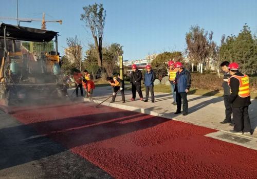 追趕超越，完成彩色路面工程，實(shí)現(xiàn)第一階段目標(biāo)