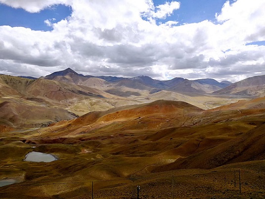 五彩雄山 雪山之巔