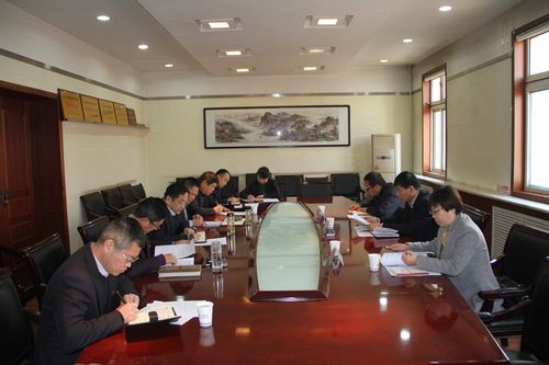 建設(shè)集團(tuán)聯(lián)合黨委副書記、紀(jì)委書記、工會負(fù)責(zé)人侯本英深入銅煤公司督導(dǎo)黨委中心組學(xué)習(xí)研討