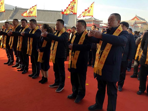 寧興剛董事長一行赴潼關(guān)古城參加迎春鳴鐘祈?；顒?></div>
                                <div   id=