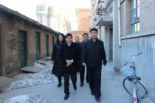 建設(shè)集團(tuán)聯(lián)合黨委副書記、紀(jì)委書記、工會主席侯本英一行慰問澄合分公司困難職工