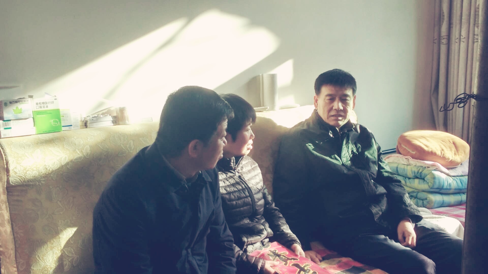 建設(shè)集團(tuán)聯(lián)合黨委副書記、紀(jì)委書記、工會主席侯本英一行慰問礦建三公司困難職工