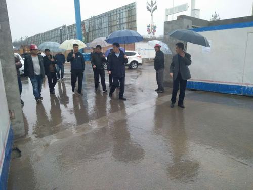 渭南市領(lǐng)導(dǎo)冒雨蒞臨禮悅閣項目現(xiàn)場指導(dǎo)工作