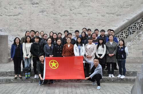 韓城分公司開展“緬懷革命先烈、弘揚(yáng)愛國主義精神”團(tuán)員青年掃墓活動(dòng)