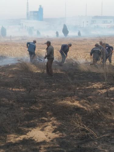 礦建二公司紅柳林項(xiàng)目部參與滅火“實(shí)戰(zhàn)” 山火被第一時(shí)間撲滅