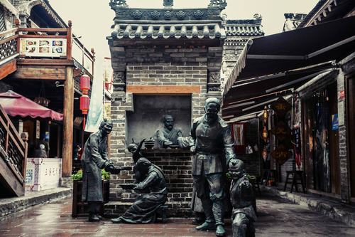 古城，春光里我向你走來