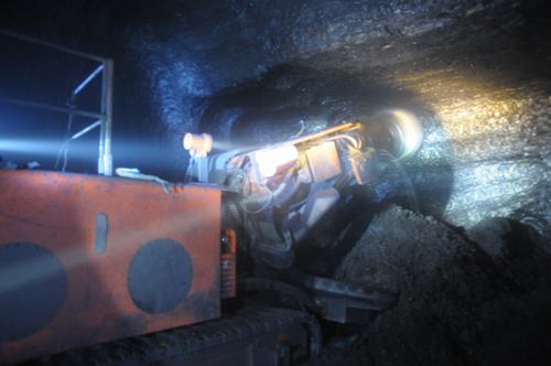 掘進公司檸條塔北翼3-1膠運大巷正式動工