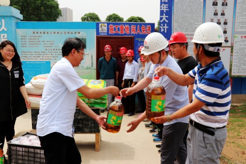 這個(gè)“五一”假期有點(diǎn)忙