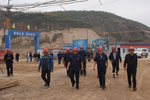 延能集團(tuán)黨委書記、董事長劉浩興一行蒞臨視察陜煤建設(shè)集團(tuán)礦建二公司車村項(xiàng)目部