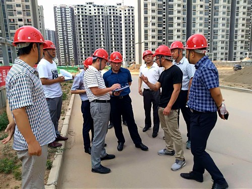 王明智深入銅煤1#、2#號小區(qū)施工現(xiàn)場檢查指導(dǎo)工作