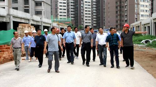 銅川礦業(yè)公司領(lǐng)導深入銅煤1#、2#小區(qū)施工現(xiàn)場調(diào)研指導項目建設(shè)工作