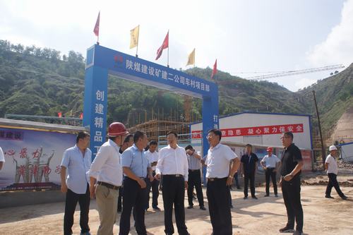 延安市委副書記、市長薛占海蒞臨陜煤建設(shè)礦建二公司車村項(xiàng)目調(diào)研