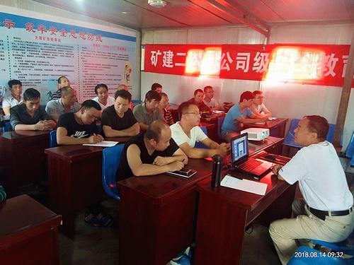 強(qiáng)化“三級(jí)”安全教育培訓(xùn)，提高職工安全意識(shí)