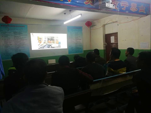 陜煤建設(shè)機(jī)電安裝公司酒鋼項目部喜購設(shè)備豐富職工文化生活