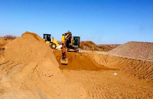 陜煤建設(shè)銅煤公司第五項(xiàng)目部承建的靖神鐵路郭家灘站臺(tái)工程開工建設(shè)