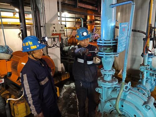 陜煤建設(shè)洗選煤運(yùn)營分公司洗煤廠:黨員“安全承諾踐諾”構(gòu)筑安全銅墻鐵壁