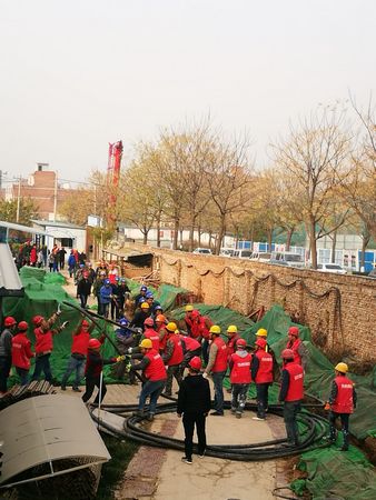 人心齊、泰山移，團結就是力量