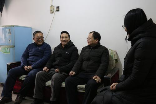 陜煤建設(shè)澄合分公司節(jié)前送溫暖 真情暖人心