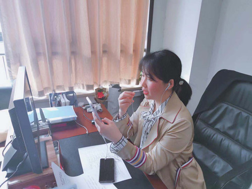 陜煤建設(shè)天工公司“逐夢新時代?巾幗綻芳華”女工經(jīng)典誦讀活動成功舉辦