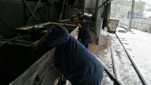 陜煤建設(shè)礦建二公司各項(xiàng)目部認(rèn)真開(kāi)展“提升運(yùn)輸、車輛運(yùn)輸安全整治專項(xiàng)活動(dòng) ”