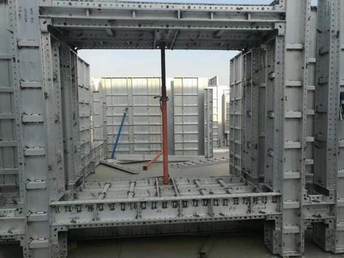 陜煤建設(shè)韓城分公司學(xué)習(xí)觀摩鋁膜板新技術(shù)、新材料應(yīng)用