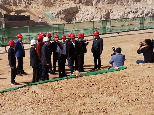 銅川市委書記楊長亞一行蒞臨陜煤建設(shè)銅煤公司承建的年產(chǎn)20萬噸固體廢物收集、貯運(yùn)及預(yù)處理項目檢查指導(dǎo)工作