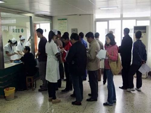 陜煤建設洗選煤運營公司小保當運營項目部開展農民工免費體檢活動