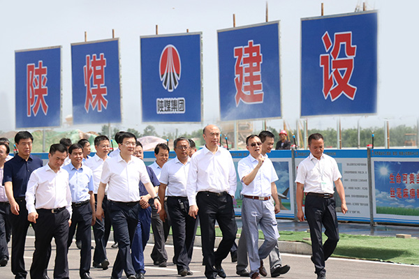 陜西省委副書記、省長劉國中一行深入陜煤建設(shè)渭南分公司南京金龍電動車項目視察工作