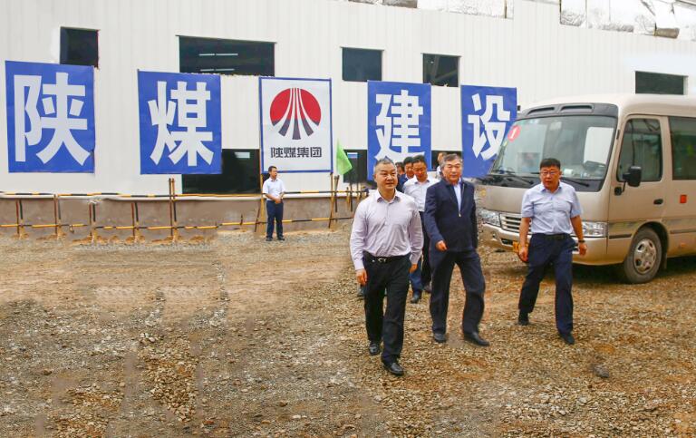 陜西省國資委黨委書記鄒展業(yè)、黨委副書記郁偉、陜煤集團黨委書記、董事長楊照乾一行慰問陜煤建設(shè)天工公司項目部