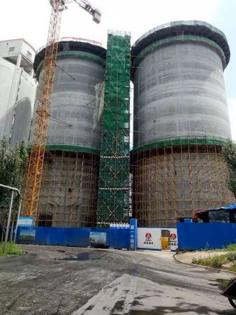 陜煤建設(shè)天工公司土建九部承建的文家坡產(chǎn)品倉工程滑模一次性澆筑完成