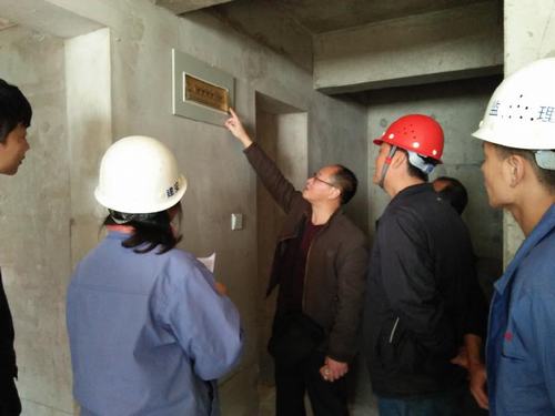 陜煤建設(shè)銅煤公司第三項(xiàng)目部承建的銅煤一號(hào)雪松林4、5#樓順利通過(guò)竣工驗(yàn)收