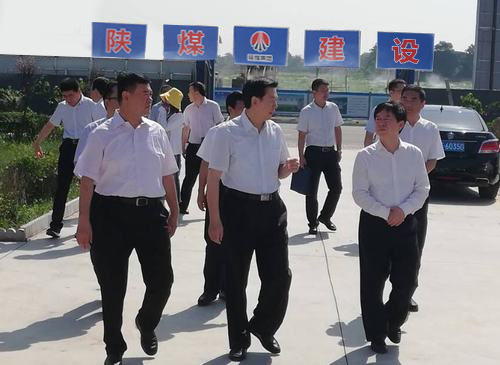 陜西省委常委、省委政法委書記莊長興一行深入陜煤建設(shè)渭南分公司南京金龍電動車項目開展調(diào)研