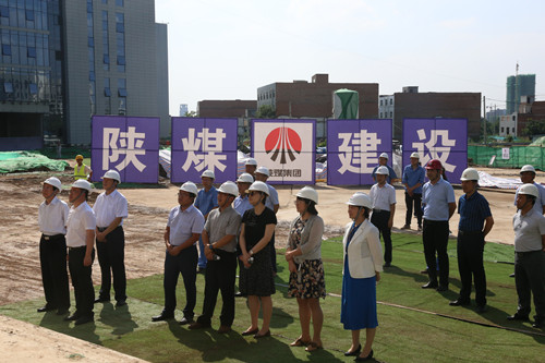 上海市松江區(qū)區(qū)委副書記、區(qū)長陳宇劍一行蒞臨陜煤建設(shè)天工公司承建的陜煤研究院總部研發(fā)基地項目考察