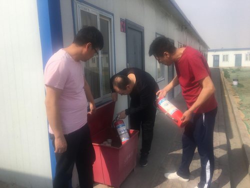 陜煤建設(shè)掘進(jìn)公司：“查風(fēng)險(xiǎn) 除隱患 迎大慶”全員在行動