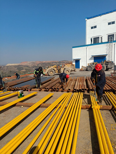 陜煤建設(shè)機電安裝公司承建的沙梁礦回風(fēng)斜井管路安裝正式施工