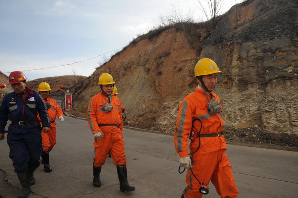陜煤建設(shè)掘進(jìn)公司：加強一通三防管理確?！鞍偃瞻踩?></div>
                                <div   id=