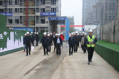 陜煤建設(shè)組織召開藍山水岸施工現(xiàn)場觀摩會