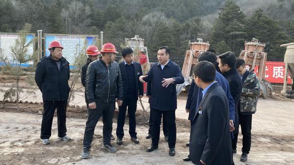 蒲白礦業(yè)公司黨委書(shū)記、董事長(zhǎng)沈顯華一行蒞臨陜煤建設(shè)礦建二公司建莊項(xiàng)目部檢查指導(dǎo)工作