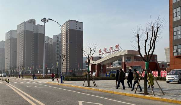 陜煤建設(shè)渭南分公司承建的渭南市濱河小學(xué)配套道路市政工程順利通過(guò)驗(yàn)收