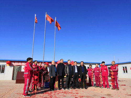 王明智、王寧春節(jié)看望慰問一線職工