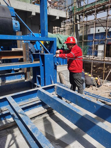 陜煤建設(shè)礦建二公司安裝項(xiàng)目部完成車村煤礦候車安裝任務(wù)并順利通過安全檢測(cè)