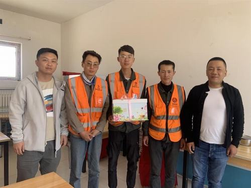 陜煤建設(shè)銅煤公司第十六項目部為職工舉辦“不負(fù)韶華時光，愛與責(zé)任同行”月度主題生日會