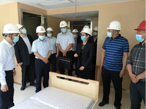 陜煤實業(yè)集團董事長胡守平、總經(jīng)理劉文蒞臨西煤機養(yǎng)老院項目部檢查指導(dǎo)工作