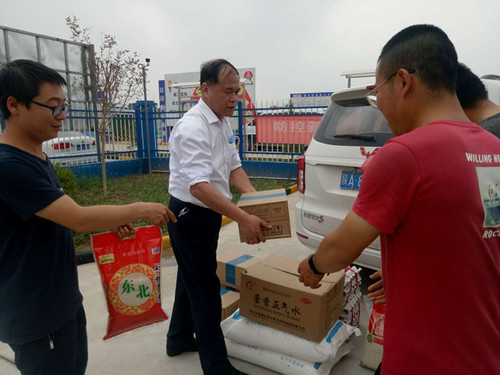 陜煤建設(shè)天工公司：中儲(chǔ)糧項(xiàng)目滑模忙，領(lǐng)導(dǎo)關(guān)懷送一線